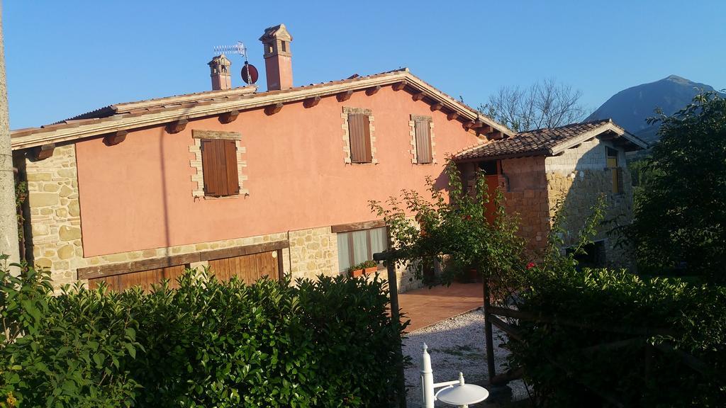 Pietra Maula Agriturismo Кастельраймондо Экстерьер фото